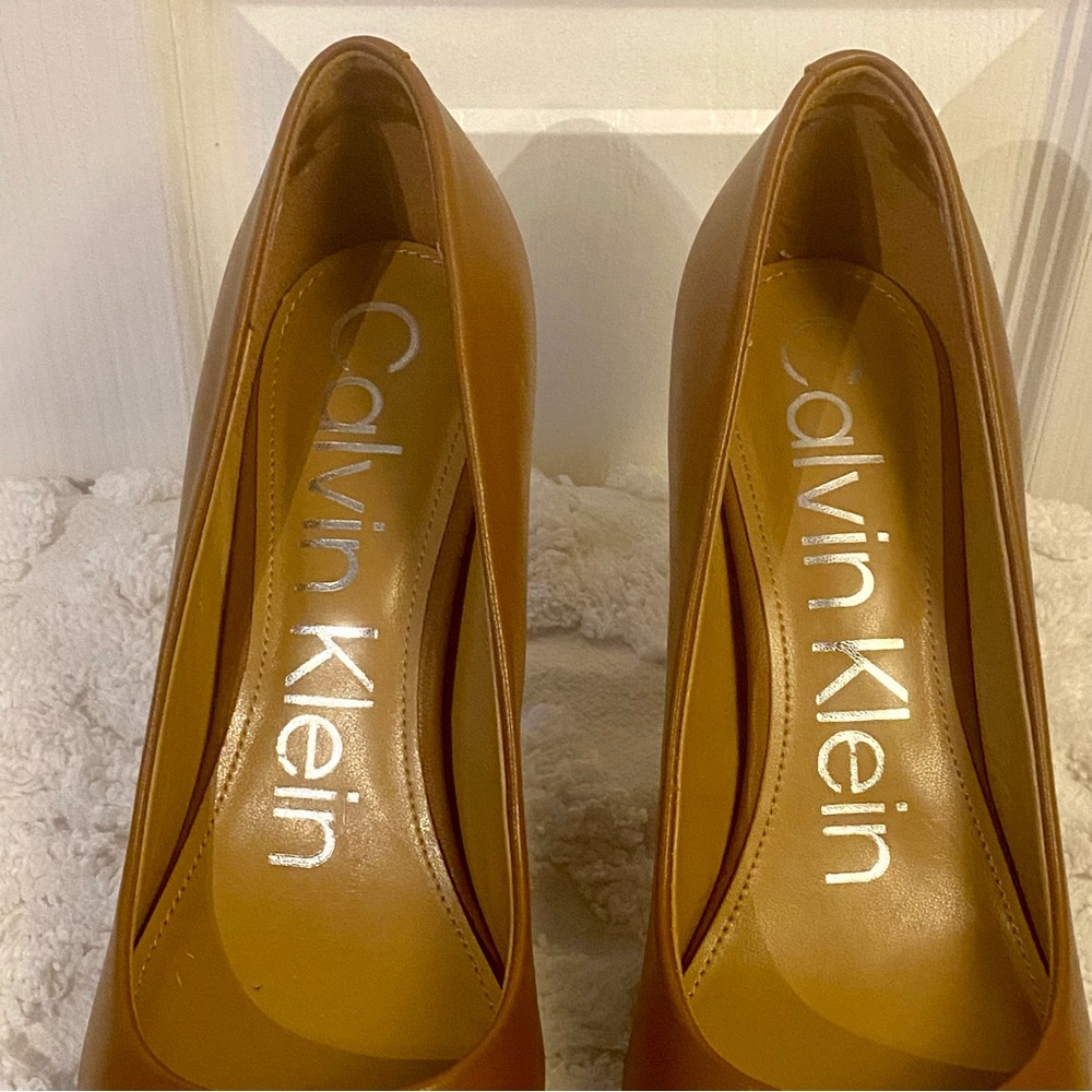 Calvin Klein Women's Cognac Brown Leather Heels Silver Logo Plate 8.5 Med - Picture 2 of 9